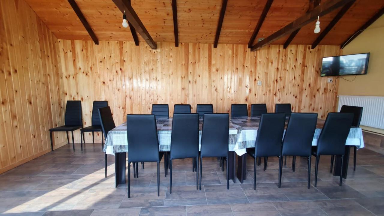 Popasul Galesean Hotel Galesu Buitenkant foto