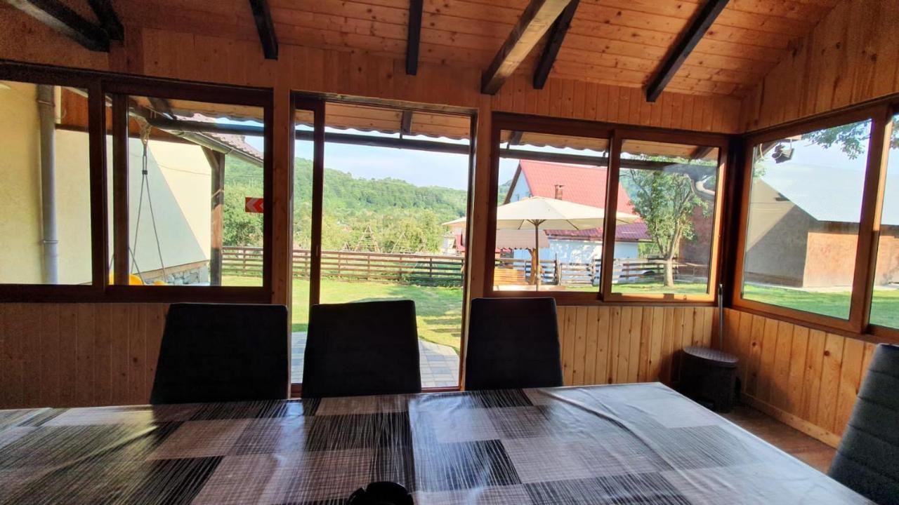 Popasul Galesean Hotel Galesu Buitenkant foto