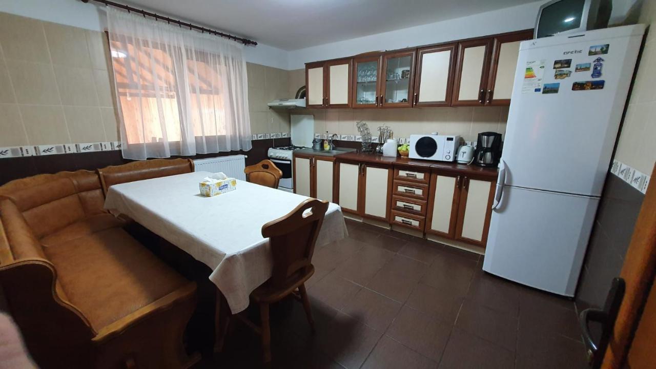 Popasul Galesean Hotel Galesu Buitenkant foto