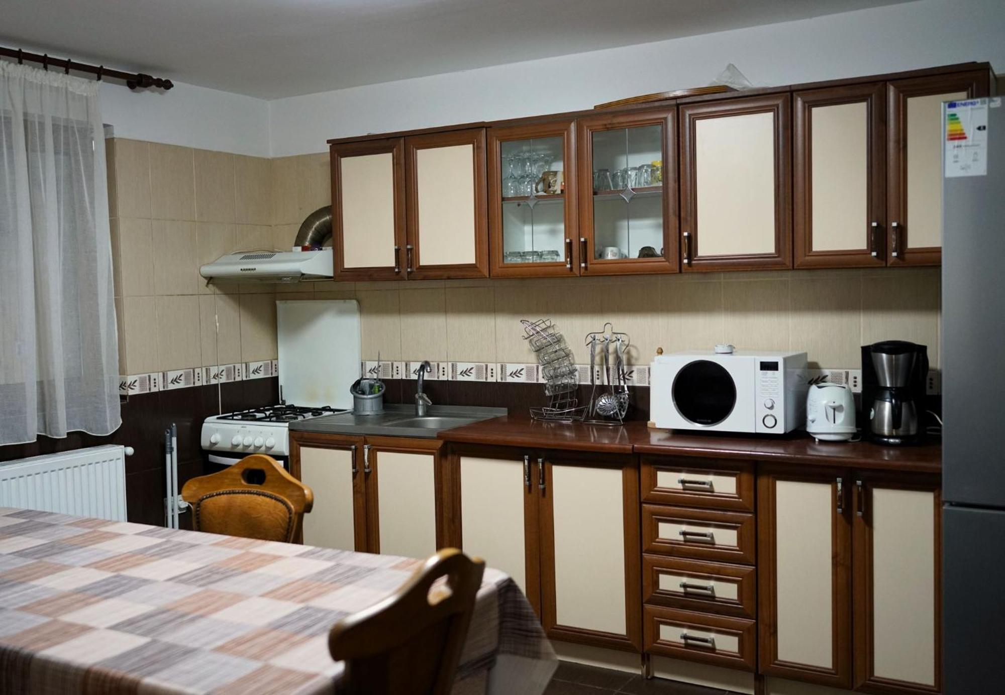Popasul Galesean Hotel Galesu Buitenkant foto
