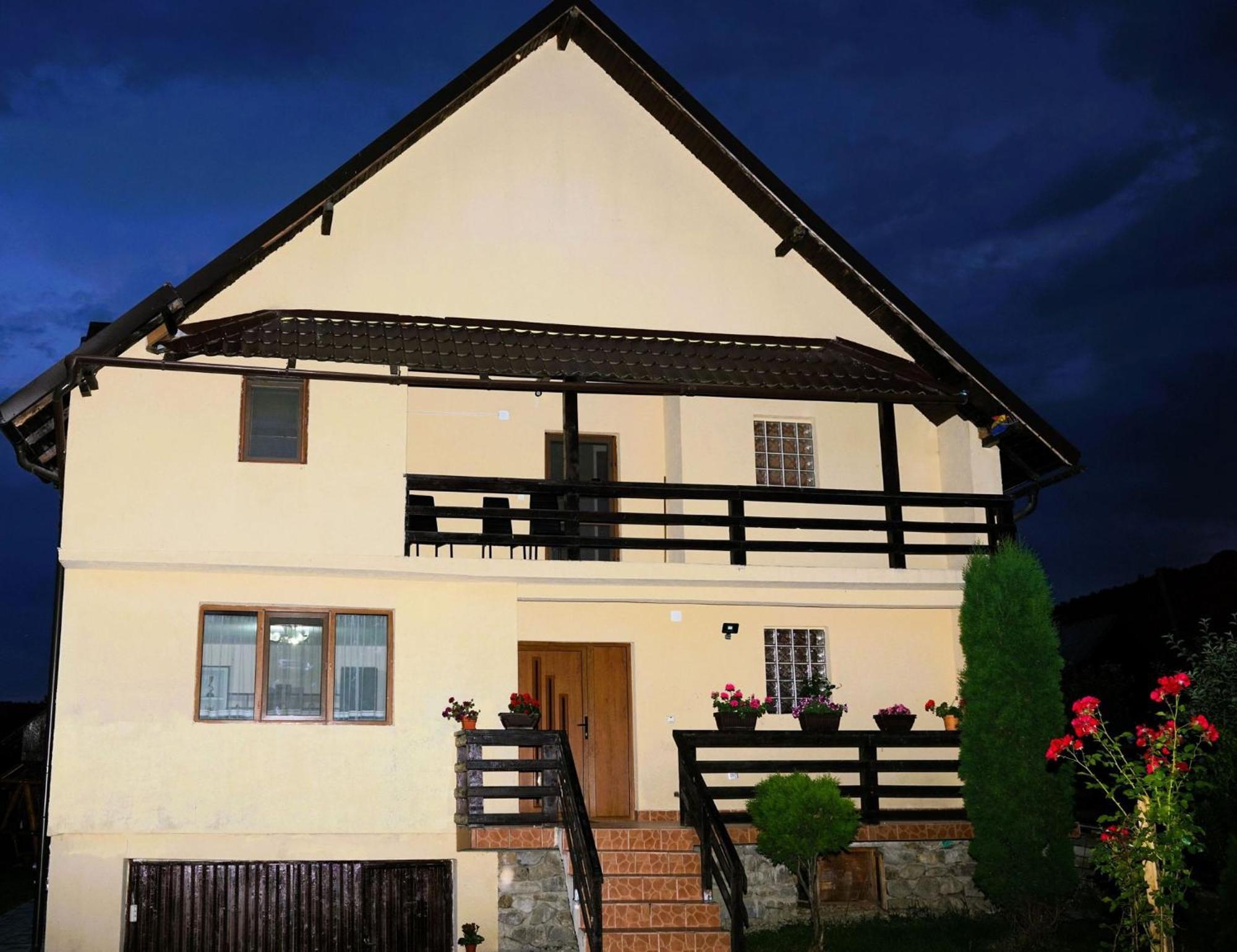 Popasul Galesean Hotel Galesu Buitenkant foto