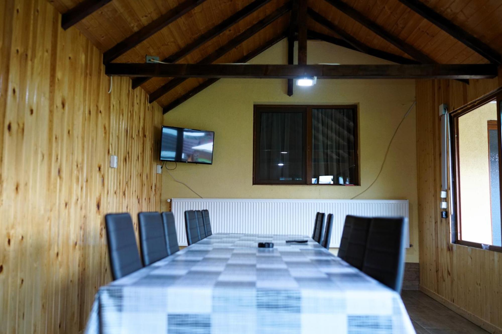 Popasul Galesean Hotel Galesu Buitenkant foto
